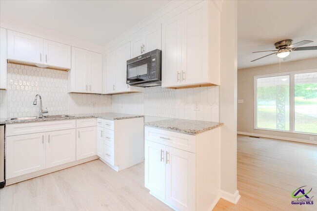 Building Photo - 308 Juniper Rd