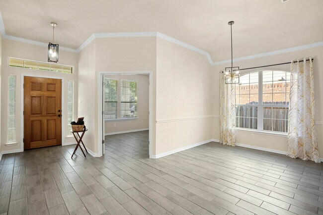 Building Photo - 313 Greenside Ln