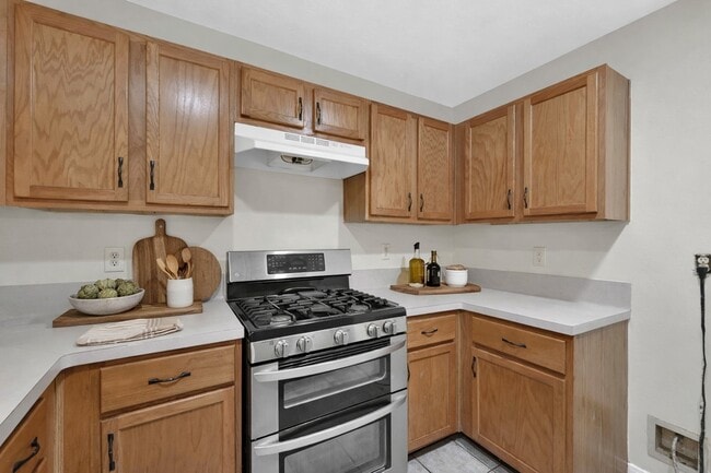 Building Photo - 24011 Pinecreek Point