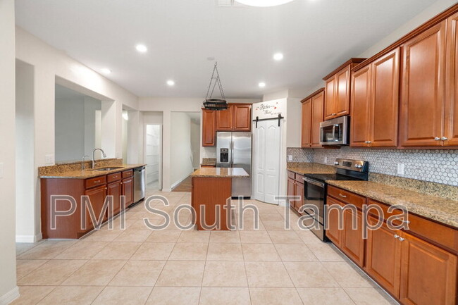 Building Photo - 13740 Newport Shores Dr