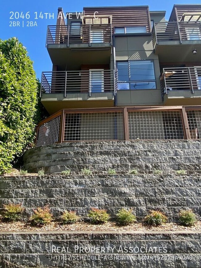 Building Photo - Rooftop Deck with Stunning Views