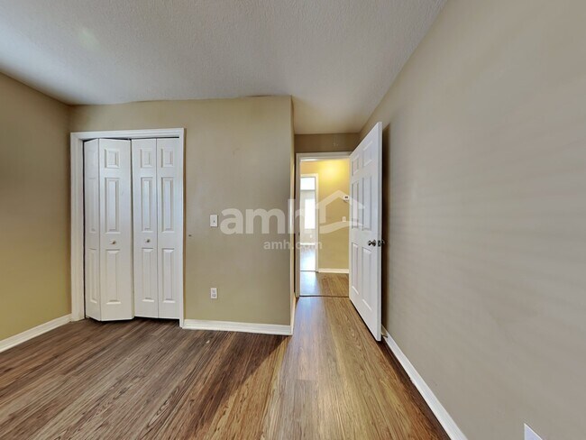 Building Photo - 220 Bryan Oak Avenue