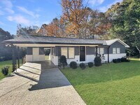 Building Photo - Newly Updated Jefferson Home with Spacious Backyard