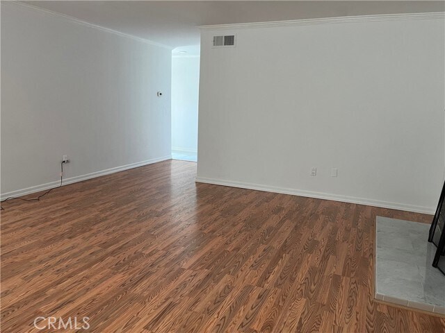 Building Photo - 235 Green Oaks Dr