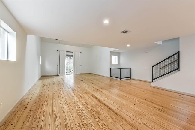 Building Photo - 2804 Jackson St