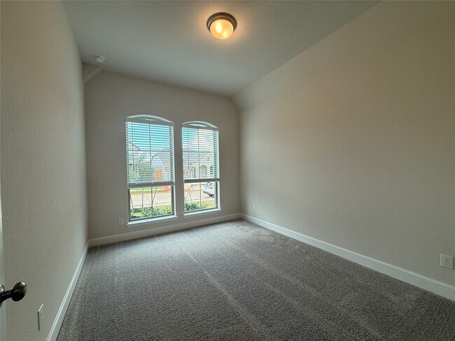 Building Photo - 42615 Mystery Ln