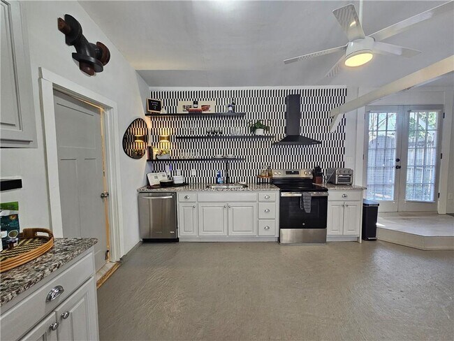 Building Photo - 74 Boulevard SE