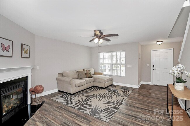 Building Photo - 1711 Rustic Arch Way