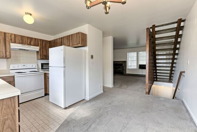 Building Photo - 3200 Azalea Dr