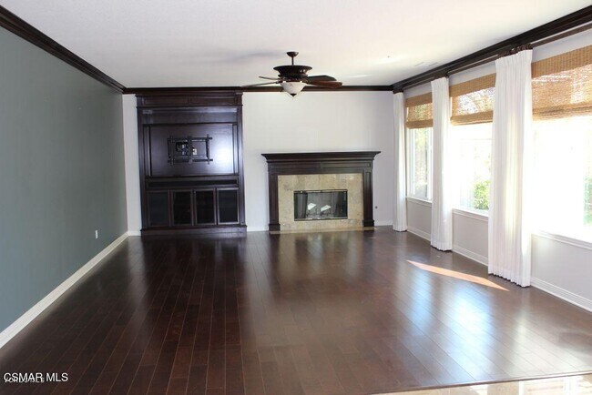 Building Photo - 1555 Arroyo View St
