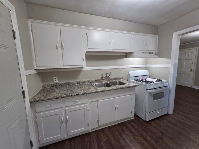 Building Photo - 802 N Dunlap St