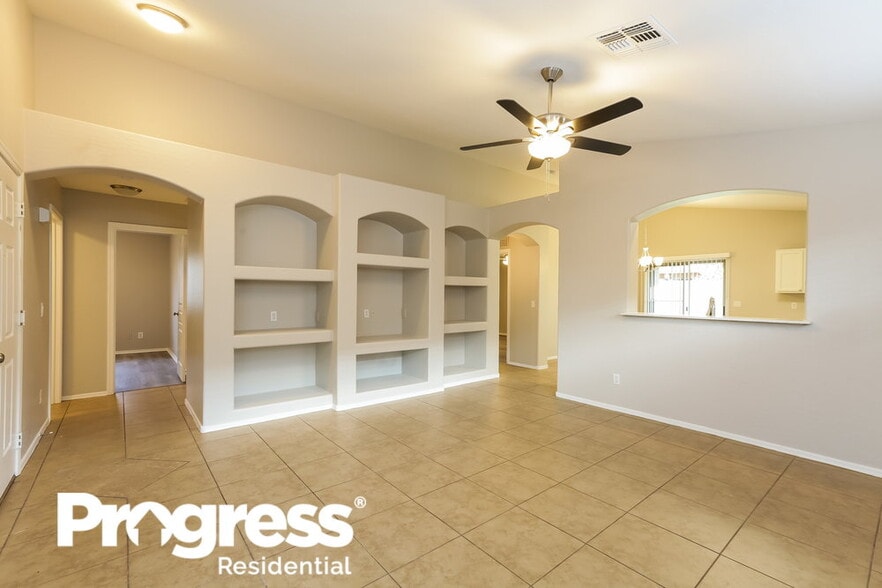 Building Photo - 10974 W Manzanita Dr