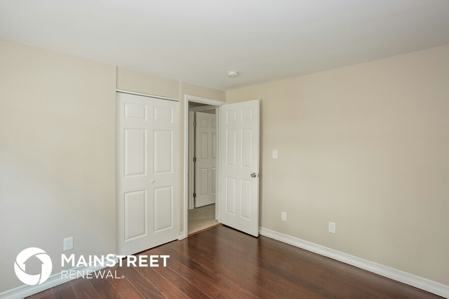 Building Photo - 7414 Shadowlake Dr