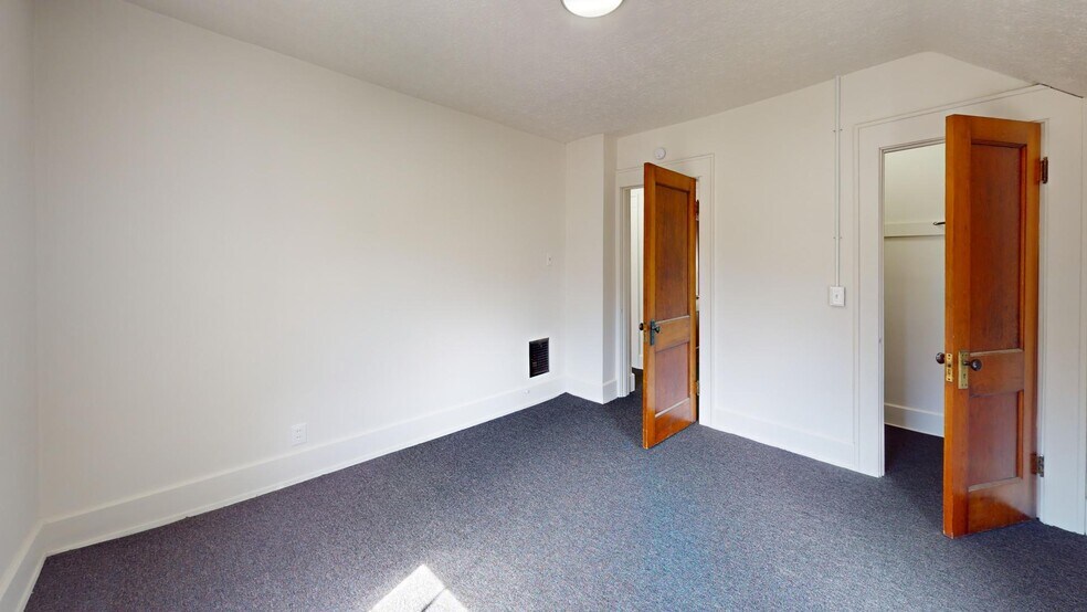 Building Photo - 109 W Ely St