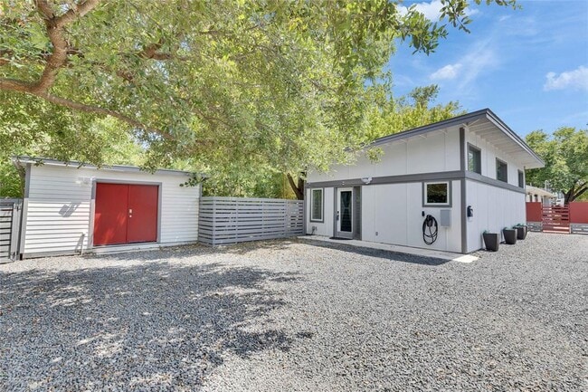 Building Photo - 1515 Bluebonnet Ln