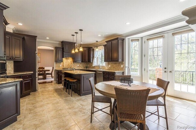 Building Photo - 4906 Stonehenge Dr