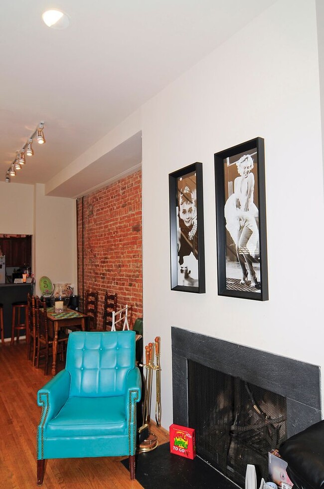 Building Photo - Georgetown Townhouse (Close to the West End and Dupont)