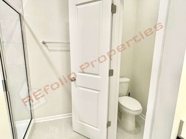 Building Photo - 924 Arlington Wood St