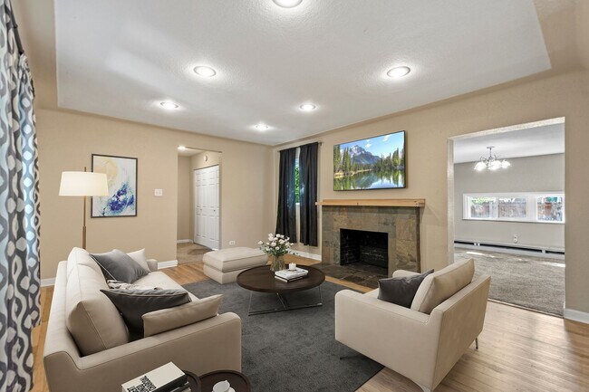 Primary Photo - Fantastic Home in City Park North - Has it...