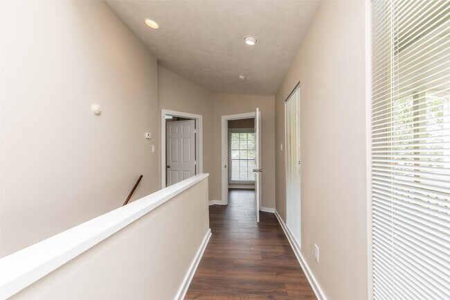 Building Photo - 1611 Oakdale St