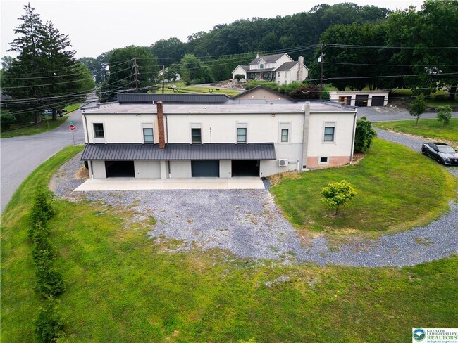 Building Photo - 335 Walnut Dr