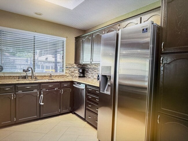 Building Photo - Wedgewood Addition 3 bed 2 bath 2 car garage