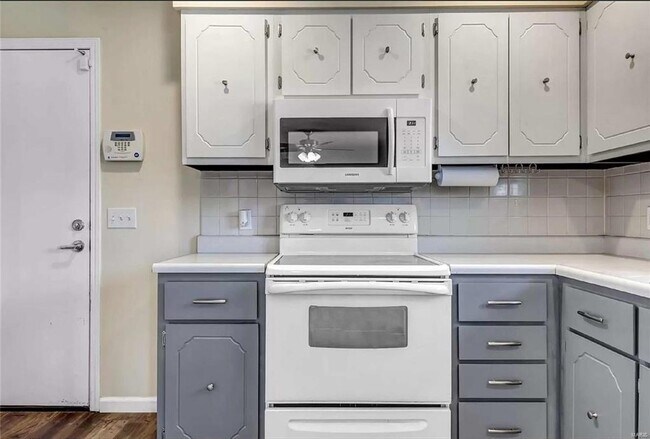 Building Photo - 1079 Crestwood Ln