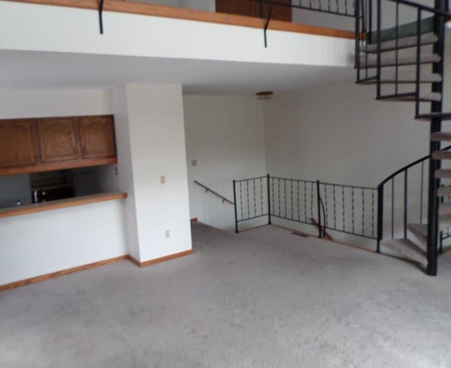 Building Photo - One-of-a-kind 3Bed/2 Bath Condo in Belpre!
