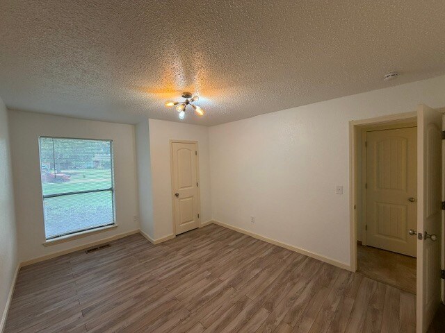 Building Photo - 12301 Arrowhead Ter