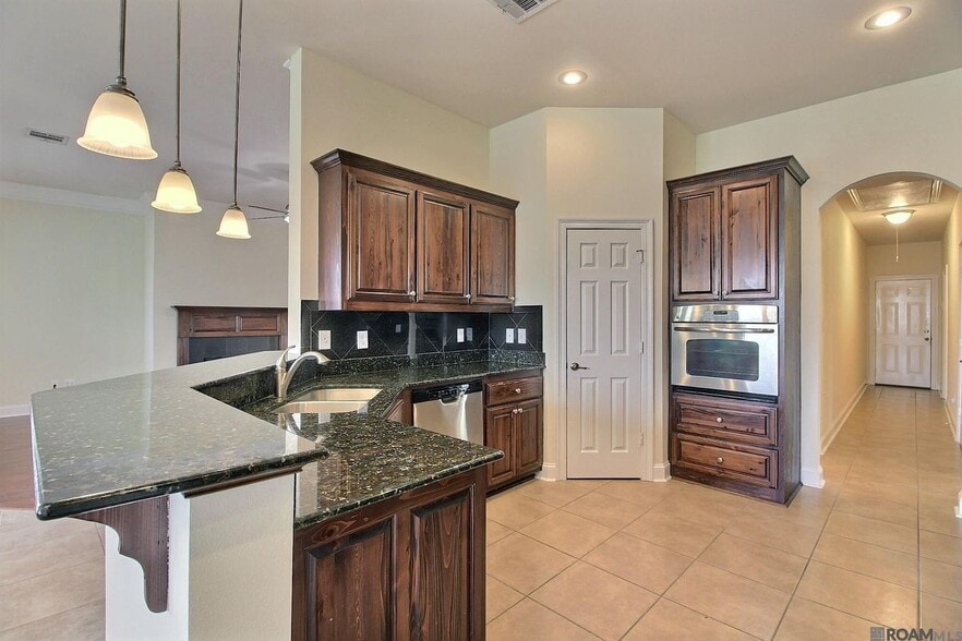 Building Photo - 20357 Chaumont Ave