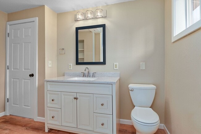 Building Photo - ADORABLE YEAR-ROUND SOLDOTNA HOME!