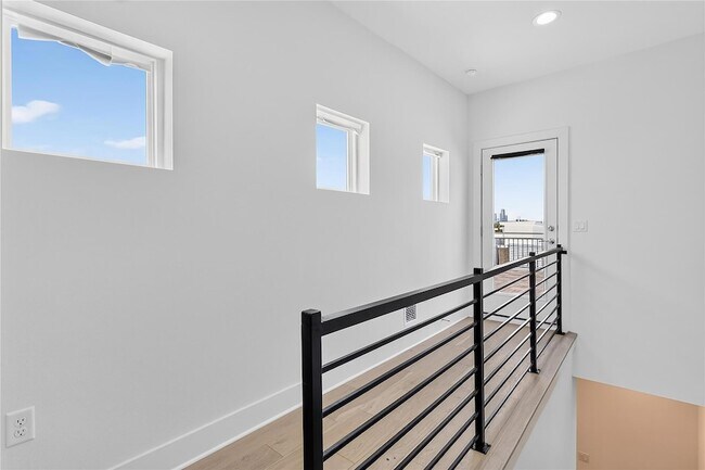 Building Photo - 2805 McCurdy St