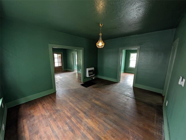 Building Photo - 216 N University Blvd