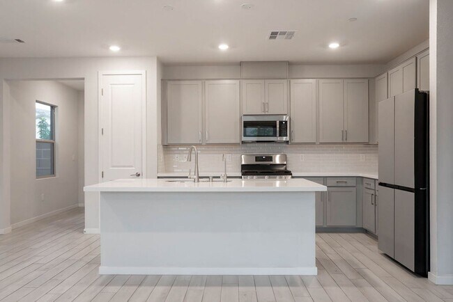 Building Photo - 11620 Desert Hollow Avenue