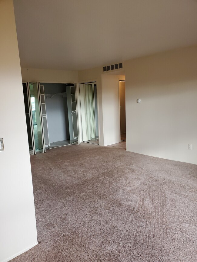 Bedroom with spacious closet - 30052 W 12 Mile Rd