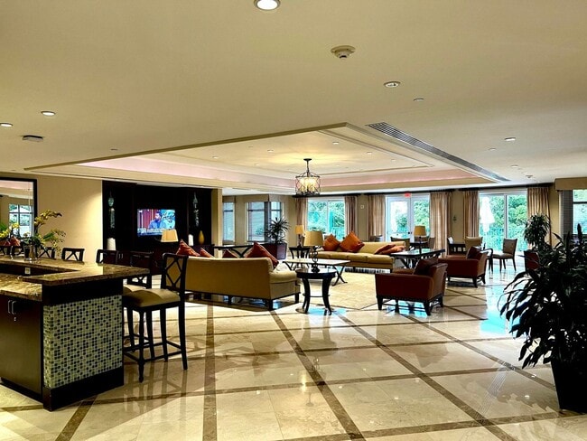 Building Photo - 19900 E Country Club Dr