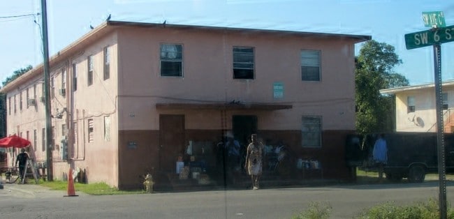 Primary Photo - 324 SW 6th St