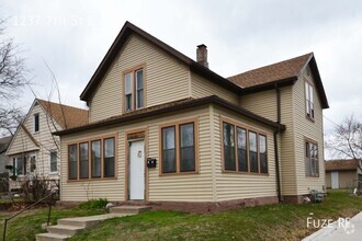 Building Photo - 1237 7th St E