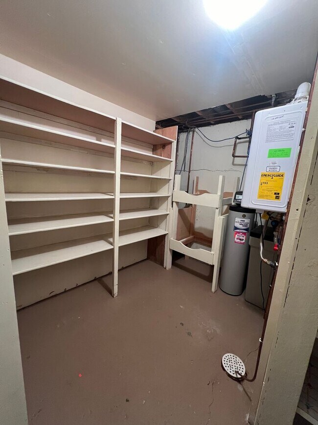 Building Photo - Spacious Family Home in Highland High School Area – Pocatello, ID!