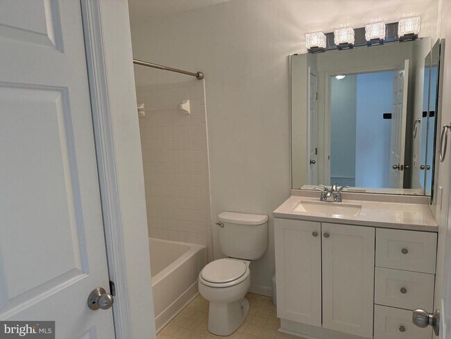 Building Photo - 3 Coachlight Dr