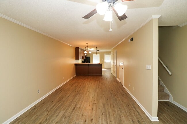 Building Photo - 2 BEDROOM, 2 1/2 BATH TRIPLEX CLOSE TO HON...