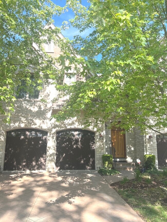 Primary Photo - 1231 Caroline Ct