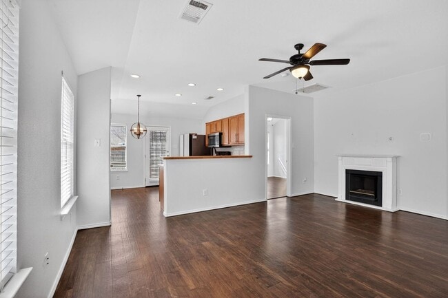 Building Photo - 1942 Courtside Dr