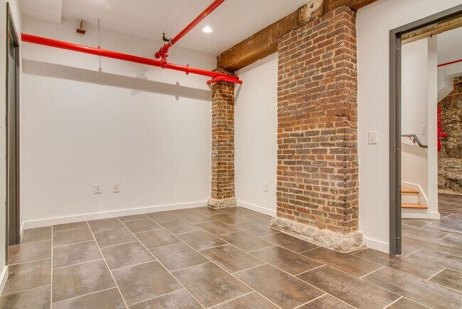 Building Photo - Expansive Historic Loft in the Heart of Germantown