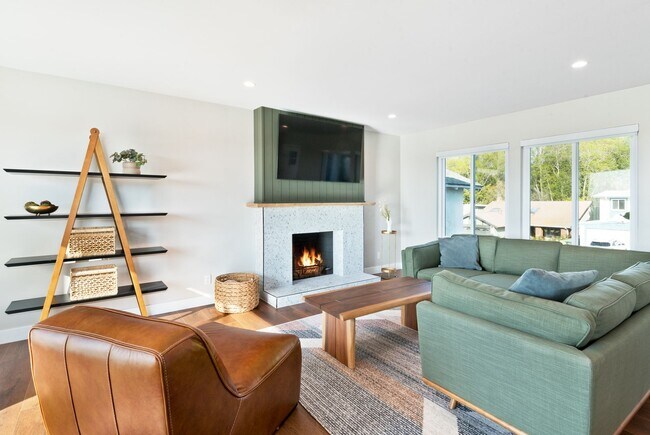 Building Photo - Costa Mesa, Panoramic Views, Pool - Fully ...