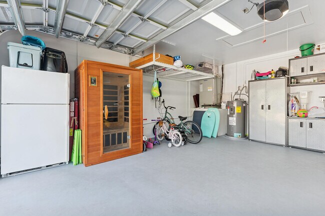 Building Photo - 2740 NE 40th Ct