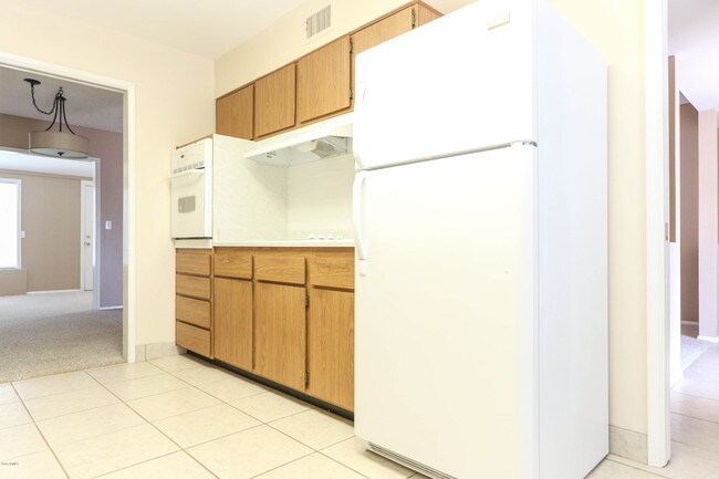 Building Photo - 10943 W Tropicana Cir