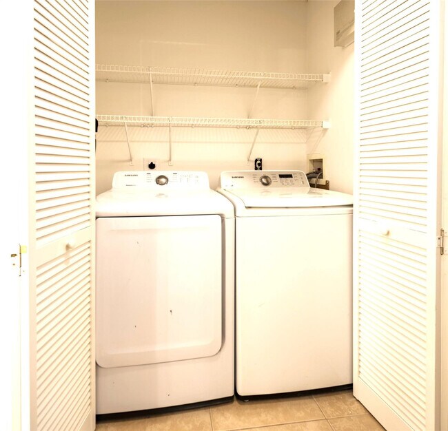 Building Photo - 4808 N State Rd 7