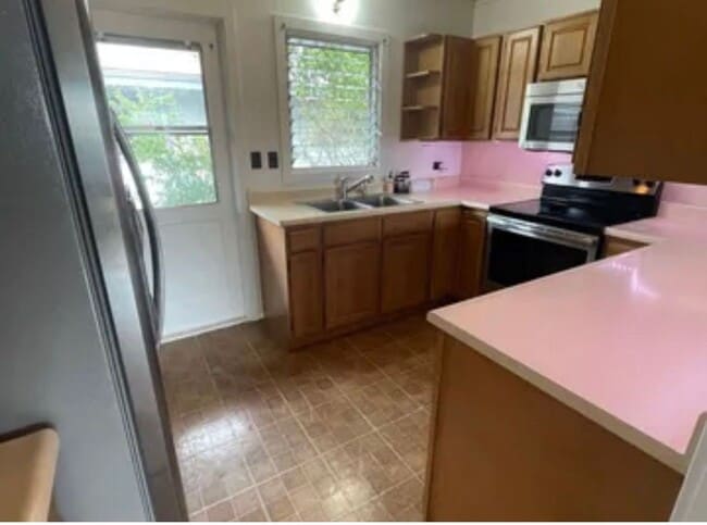 Building Photo - Furnished Private Room for Rent | Large Bed | Shared Home | Honolulu