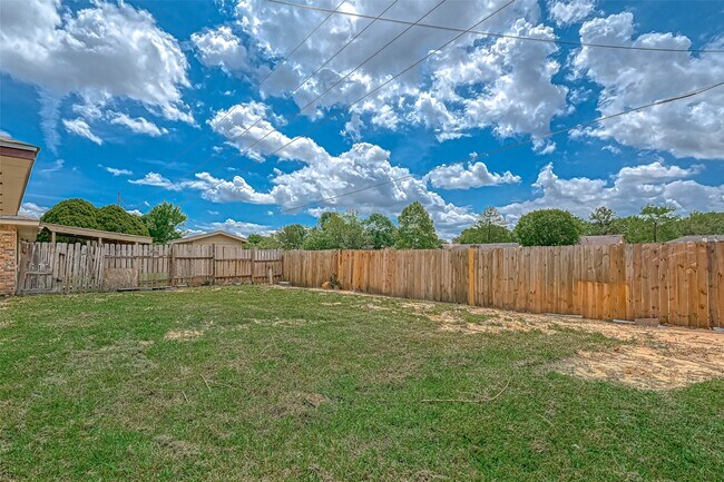 Building Photo - 16319 La Luna Dr